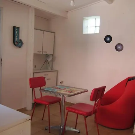 Maisonnette A L'ombre * Saze (Gard)